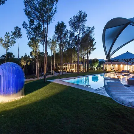 Modern With Hot Tub *